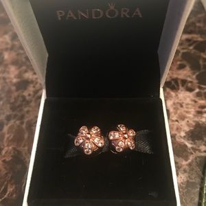 Pandora rose gold daisy clips